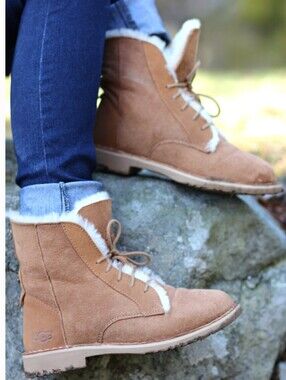 UGG Booties, Size 7, Chestnut Suede, Fur Lining, Lug Sole